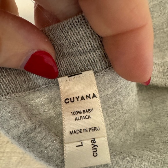 Brand new with tags CUYANA baby alpaca cape! - Picture 6 of 9